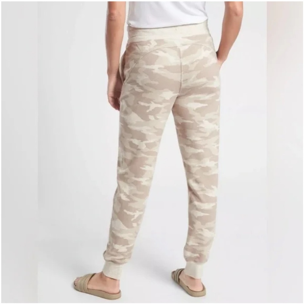 Athleta Balance Printed Joggers Camo Oatmeal Size Small - Picture 4 of 9